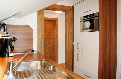 Oberwang Villa | Cozy Villa Apartment with Lake View, WIFI and Parking