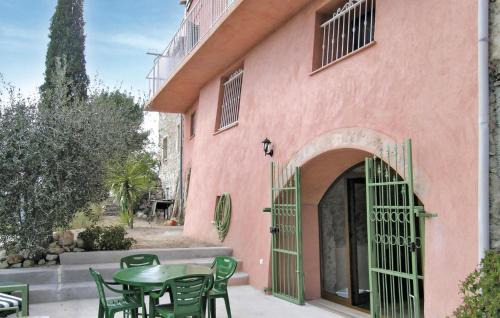 Porcio Apartment | Cozy Apartment in Castagniers with Kitchen & Pet-Friendly
