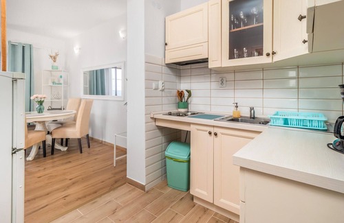Klanfari Apartment | Oceanfront 1 Bedroom Retreat in Scenic Dramalj