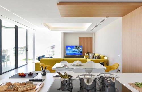 Salobre Villa | Inviting Villa Apartment with Private Pool and Pet-Friendly Perks