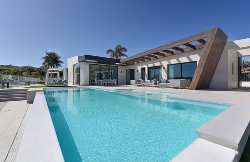 Salobre Villa | Inviting Villa Apartment with Private Pool and Pet-Friendly Perks