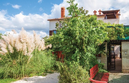 Valbandon Apartment | Exceptional 1 Bedroom Stay in Fazana with Ocean Views