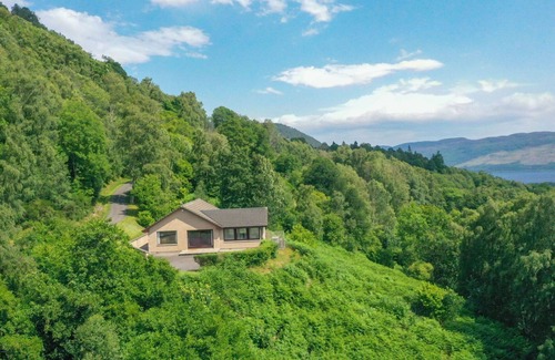 Drumnadrochit House | Cozy Villa Apartment for 6 with WIFI and Panoramic Views