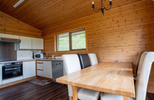 Drumnadrochit House | Inviting Villa Apartment for 6 with Panoramic Views & WIFI