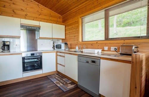 Drumnadrochit House | Inviting Villa Apartment for 6 with Panoramic Views & WIFI