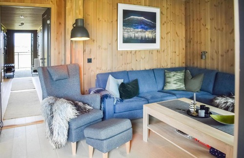 Hol Municipality Apartment | Cozy Apartment in Geilo with Kitchen for Family Fun