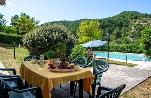 Apecchio Apartment | Cozy 1 Bedroom Retreat with Pool & Spa in Apecchio PU