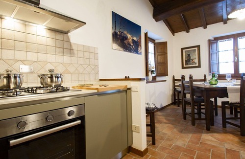 Molazzana Villa | Delightful Villa Apartment for 6 with Pool & Free WiFi