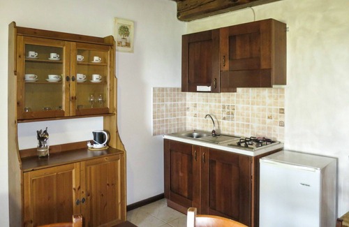 Santo Villa | Inviting Villa Apartment with Pool, Pets Welcome & Views
