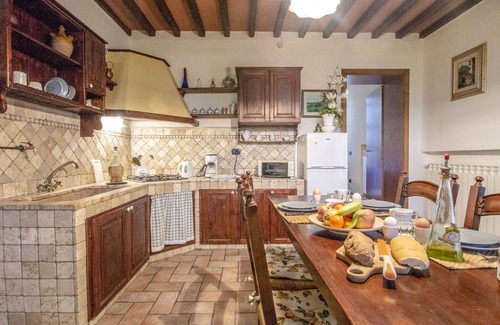 Poggiarello Villa | Idyllic Villa with Pool & Pet-Friendly Amenities Near San Gimignano