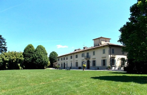 Scarperia e San Piero Villa | Inviting Villa Apartment with Pool, Panoramic Views & WIFI