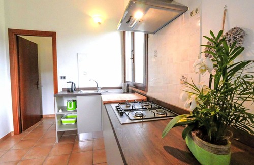 Montorsaio House | Cozy Villa Apartment with Pool, Pets Welcome & WIFI