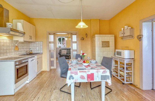 Muritz Apartment | Cozy 2-Bedroom Retreat with Lake View in Jabel