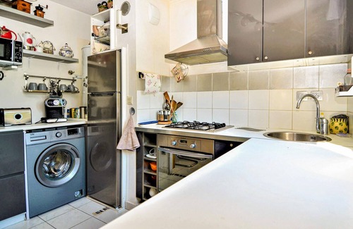 Orange Apartment | Spacious 2-Bedroom Retreat in Orange - Family Friendly & Pet Welcoming