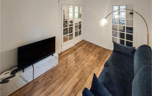 Quartier de Rochechouart Apartment | Cozy Parisian Apartment with Kitchen & Child-Friendly Amenities
