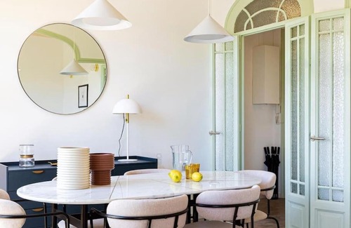 Sants-Montjuic Apartment | Cozy Apartment in Plaza España - Fira Montjuïc with Spa