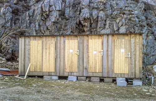 Skipnes Apartment | Family Fishing Getaway with Lake Views and Spa Amenities