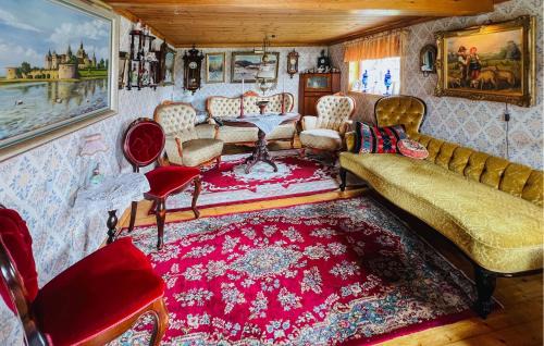 Hallevadsholm House | Lovely Apartment In Hällevadsholm