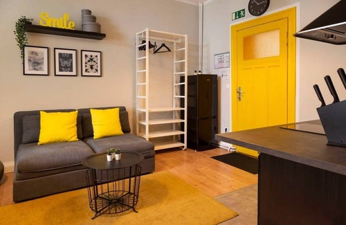 Halensee Apartment | Comfortable Apartment Steps from Kudamm with Kitchen Access