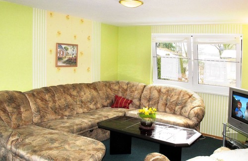Dobin am See House | Lovely apartment in villa for 4 people with WIFI, TV, terrace, pets allowed and parking