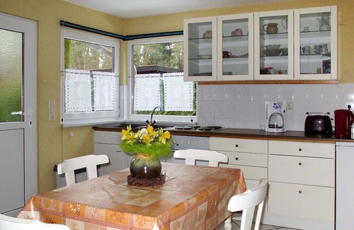 Dobin am See House | Lovely apartment in villa for 4 people with WIFI, TV, terrace, pets allowed and parking