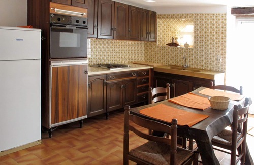 Pont-l'Abbe Villa | Cozy Villa Apartment for 4 with Terrace & Pet-Friendly Perks