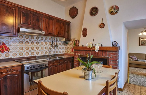 Porlezza House | Cozy Villa Apartment for 4 with Pool and Pet-Friendly Perks