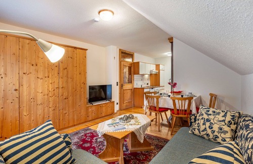 Arriach Villa | Cozy Villa Apartment for 4 with Free WiFi and Parking