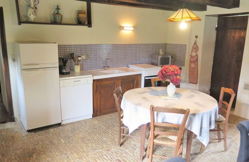 Jayac House | Cozy Villa Apartment for 4 with Pet-Friendly Amenities