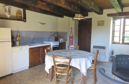 Jayac House | Cozy Villa Apartment for 4 with Pet-Friendly Amenities