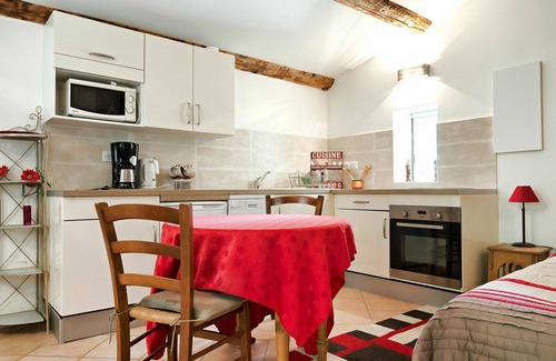 Sigonce Villa | Cozy Apartment for Two with Pool, WiFi & Pet-Friendly Stay