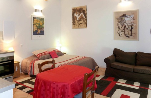 Sigonce Villa | Cozy Apartment for Two with Pool, WiFi & Pet-Friendly Stay