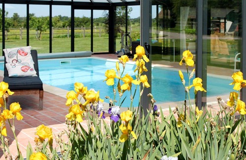 Corbon House | Cozy Villa Apartment for 3 with Pool, WIFI & Pet Approval