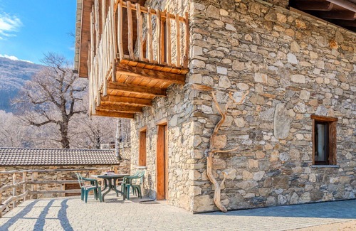 Sorico House | Lovely apartment in villa for 4 people with WIFI, TV, patio, pets allowed and parking