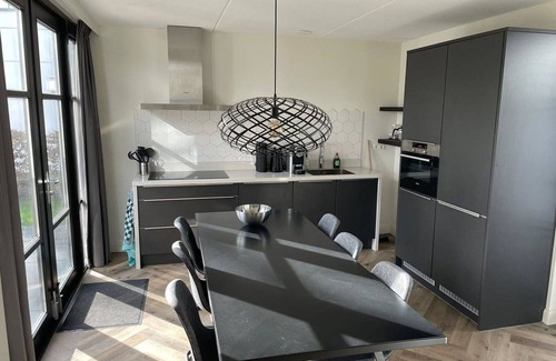 Noordoostelijk van Schaarsbergen House | Inviting Villa Apartment for 6 with Pool, Terrace & WIFI