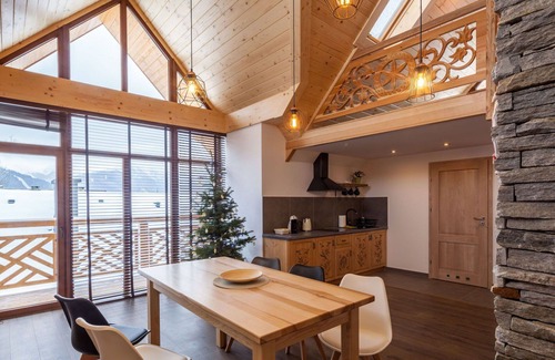 Zakopane House | Lovely apartment in villa for 6 guests with WIFI, TV, terrace, pets allowed and parking