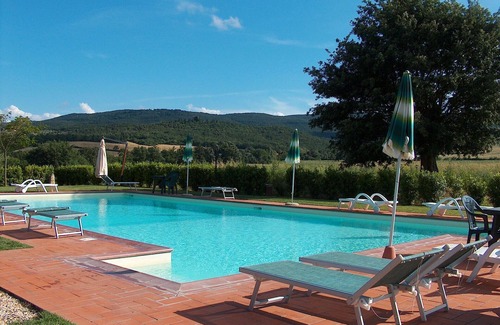 Casole d'Elsa House | Inviting Villa Apartment with Pool, WIFI & Panoramic Views