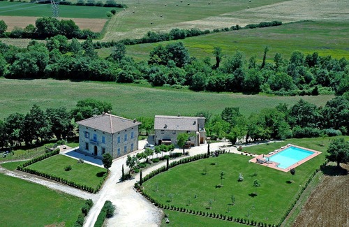 Casole d'Elsa House | Inviting Villa Apartment with Pool, WIFI & Panoramic Views