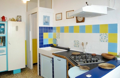 Costarainera Apartment | Comfortable Apartment for 6 with Ocean View and Parking