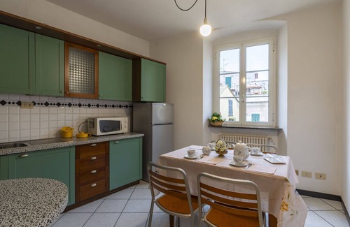Finalborgo Apartment | Cozy Oceanfront Apartment for 4 with Kitchen & TV