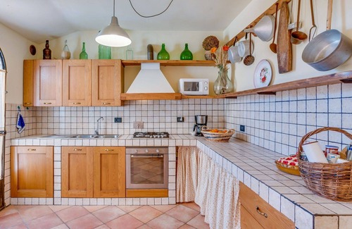 Giugnano Apartment | Spacious 9-Person Apartment with Pool and Panoramic Views