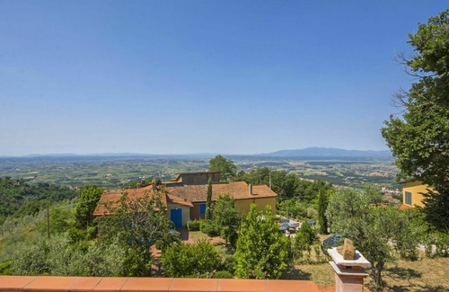 Giugnano Apartment | Spacious 9-Person Apartment with Pool and Panoramic Views