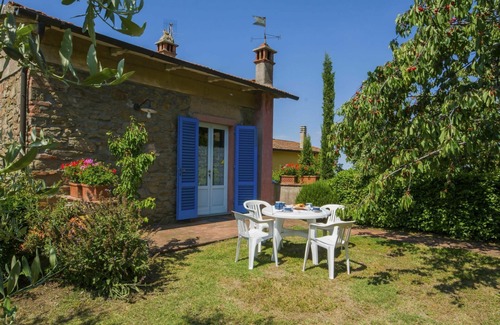 Giugnano Apartment | Spacious 9-Person Apartment with Pool and Panoramic Views