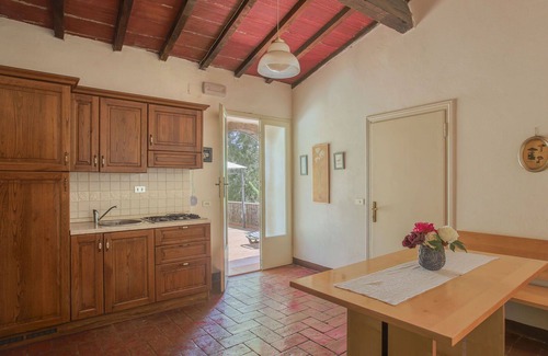 Monteriggioni Villa | Inviting Villa Retreat with Pool, WIFI & Panoramic Views