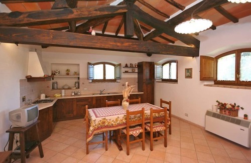 Gallina Apartment | Inviting Apartment Near Montepulciano with Pool & WIFI
