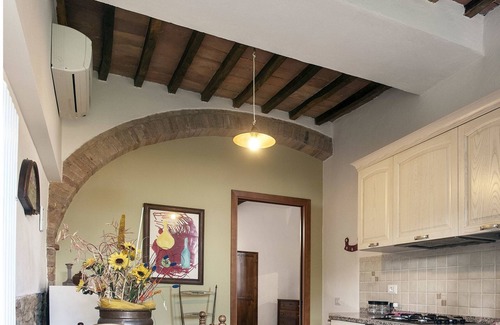 San Gimignano Apartment | Inviting Apartment for 4 with Pool, Pets Welcome & Views