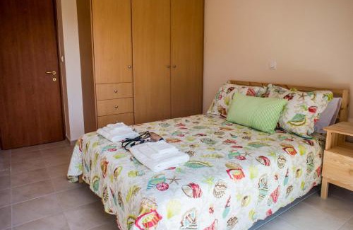 Ligia Apartment | Cozy Oceanfront Apartment in Lygia Korinthias