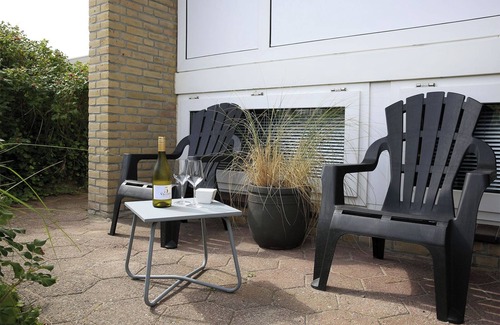 Bergen aan Zee House | Lovely apartment with terrace and private parking, only 50 m from the beach!