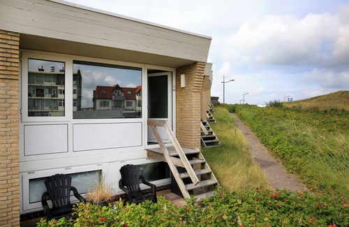 Bergen aan Zee House | Lovely apartment with terrace and private parking, only 50 m from the beach!