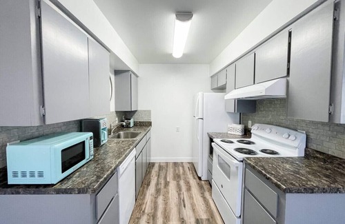 Coalinga Apartment | Perfect Retreat: 2-Bedroom Apartment in Coalinga, CA